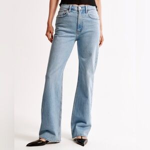 **SOLD** Abercrombie & Fitch Curve Love The ‘90s Relaxed Jean High Rise - 30/10R